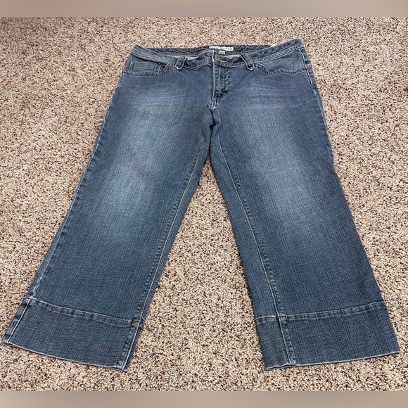 ๐ Tommy Hilfiger Women's Straight Crop Jeans ๐ - Picture 2 of 13